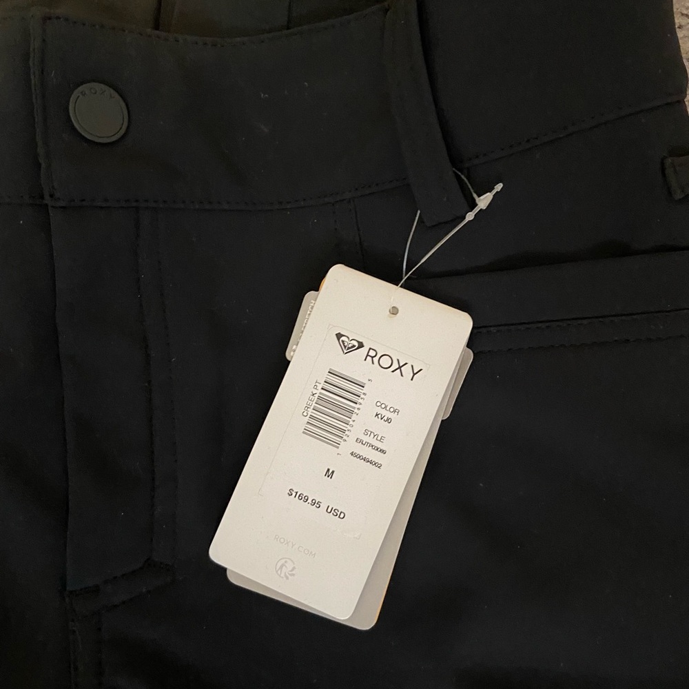 Roxy black skinny fit stretch snow pants.
